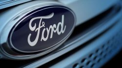 Auta a respirátory: Ford je další, který pomáhá v boji s koronavirem