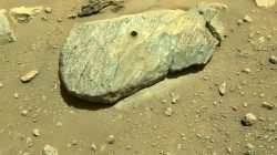 Rover Perseverance odebral první vzorek horniny na Marsu