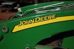 Takové to autonomní farmaření… John Deere představil světu traktory bez řidiče
