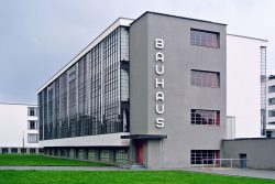 Bauhaus, který s prodejnou nářadí neměl nic společného