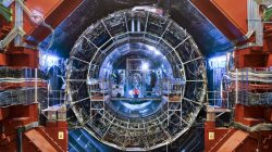 Velký hadronový urychlovač hlásí návrat do práce a hledá pátou přírodní sílu