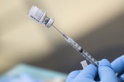 Český výzkum: Lékaři v drtivé většině vakcínám věří