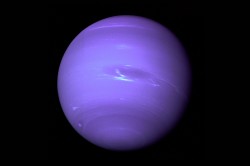 Zmizelá obří planeta odstrčila Neptun