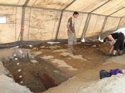 Archeologové v Modřanech odkryli sídliště z mladší doby bronzové