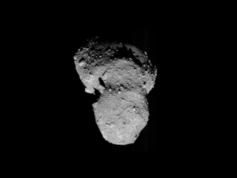 V listopadu Zemi mine půlkilometrový asteroid