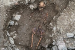 V Itálii nalezen hrob čarodějnice