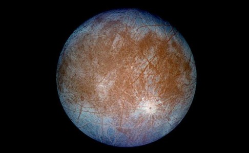Hubble objevil vodu nad Europou