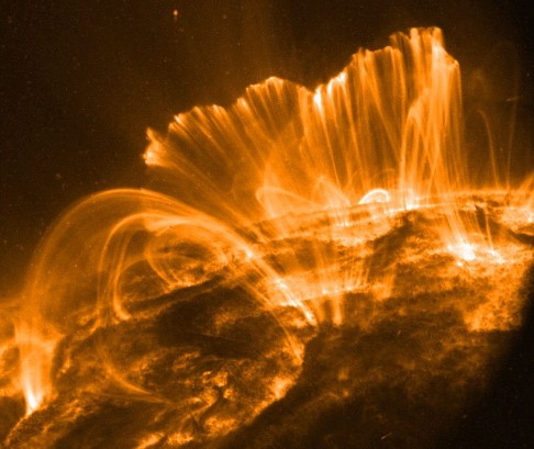 Sluneční megabouře může zlikvidovat satelity